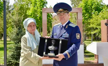 Жамбыл облысында Бауыржан Момышұлының құрметіне ескерткіш тақта ашылды