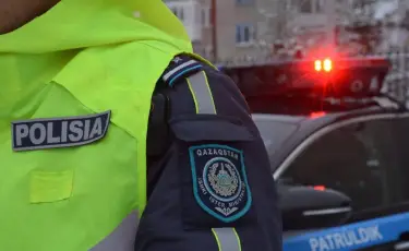 Біреуі - бала: Павлодар облысында жантүршігерлік жол апатынан 4 адам қаза тапты