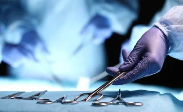 Алматы онкологиялық орталығында бір мезгілде екі күрделі ота сәтті жүргізілді