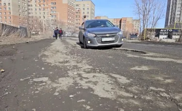 Ямы, ухабы и поломанный транспорт: в Усть-Каменогорске дороги требуют срочного ремонта