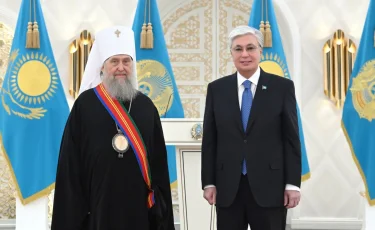 Президент наградил митрополита Астанайского и Казахстанского Александра орденом «Достық» I степени