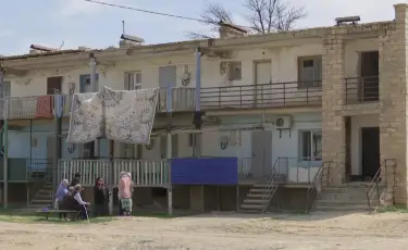 Келісімшартпен келіспейміз: апатты үйдің тұрғындары жаңа баспананы жалдап тұруға қарсылық білдірді