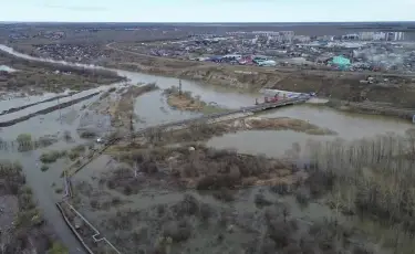 Паводки и подтопления: в одном из поселков СКО произошел перелив через проезжую часть
