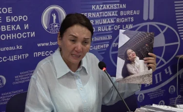 Саусақтарын сындырып, қылқындырған: тың дерек айтқан анасы қызының өзіне қол салғанына сенбейді