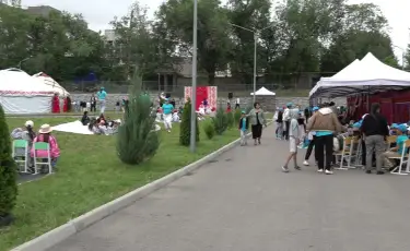 Летние пришкольные лагеря Алматы сегодня распахнули свои двери для детей