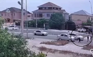 На скорости: в Актау автомобиль сбил двух детей на пешеходном переходе