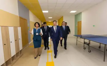 Олжас Бектенов Қостанай облысындағы білім беру нысандарына барды