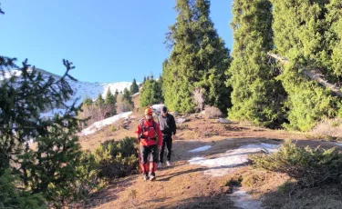 Алматы тауларында Құмбел шыңын бағындырған туристер құтқарылды