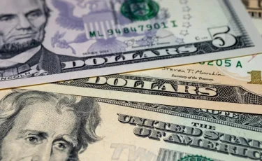 Набирая скорость: что происходит с долларом в Казахстане