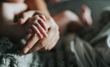 Родила и бросила: в Мангистауской области новорожденного оставили на улице