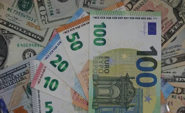 Курс доллара и евро в обменниках Алматы 27 мая 2025