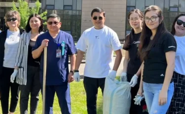 Таза Қазақстан: в честь 80-летия Победы в Алматы прошел субботник