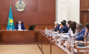 Үкімет басшысы сарапшылармен экономиканың даму мәселелерін талқылады