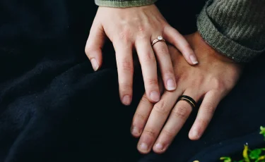 Больная любовь: мужчина задушил подушкой супругу из-за ревности