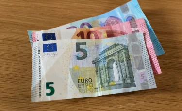 Курс доллара и евро в обменниках Алматы 30 мая 2025