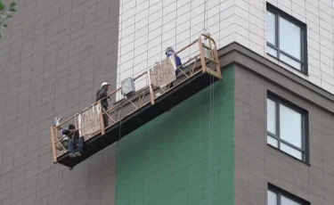 Требуют зарплату: в Костанае строители устроили забастовку, обещая устроить самосожжение