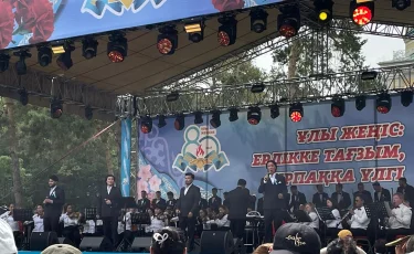 Атмосфера праздника: в парке 28 гвардейцев-панфиловцев грандиозная концертная программа