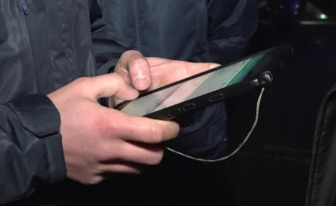 Смартфонға тәуелділік: Жапонияда басы салбырап қалған жігітке күрделі ота жасалды