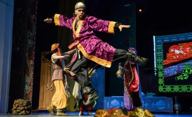 Легендарный детский театр имени Н. Сац представил спектакль на сцене Дворца школьников