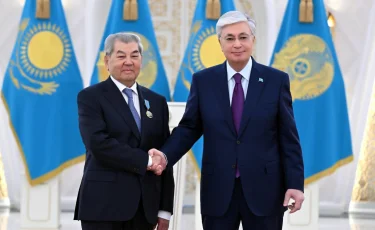 Президент вручил орден «Отан» государственному и общественному деятелю Куанышу Султанову