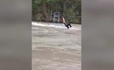 Не удержался: в области Жетысу ищут мужчину, упавшего в реку