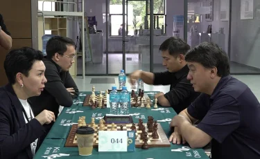 Senat Open: в Алматы в шахматном турнире состязались чиновники, депутаты и ветераны