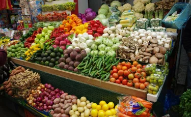 Какие продукты представлены на ярмарке выходного дня в Алматы