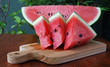 Готовимся к лету: названы 5 фруктов, которые мешают похудеть