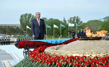 Касым-Жомарт Токаев возложил цветы к монументу «Отан Ана»