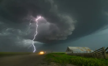Пострадали люди и дома: смертоносный ураган накрыл США