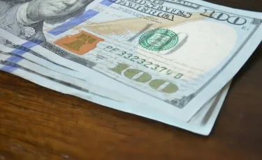 Пробуксовка: что происходит с долларом в Казахстане