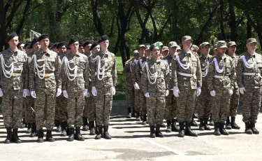 Жас сарбаз: в Алматы на базе колледжа прошел военно-патриотический парад
