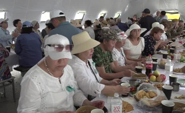 Алматыда ардагерлер дала асханасынан дәм татты