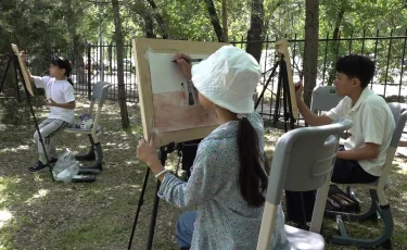 Ко Дню защиты детей: 70 школьников приняли участие в конкурсе рисунков