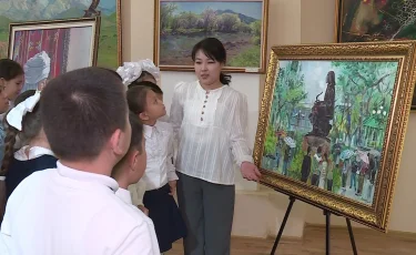 Суреттер сөйлейді: қызылордалық өнертанушы суретке жан бітіруде