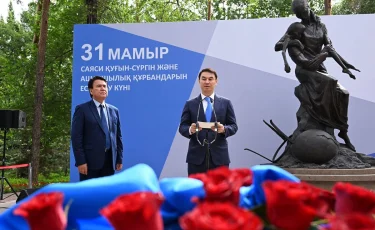 Алматыда саяси қуғын-сүргін және ашаршылық құрбандарын еске алды