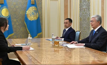 Глава государства встретился с Уполномоченным по правам ребенка Динарой Закиевой