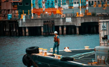 Работникам водной отрасли в Казахстане повысят зарплаты до уровня энергетиков