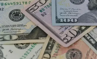 Курс валют на 27 мая 2025