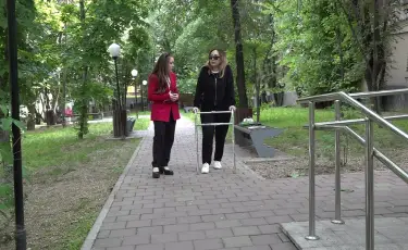 Кім кінәлі: тәнін түзетемін деп, ота жасатқан әйел жүре алмай қалған