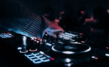 Не по адресу: почти 20 тысяч подростков задержаны в развлекательных заведениях