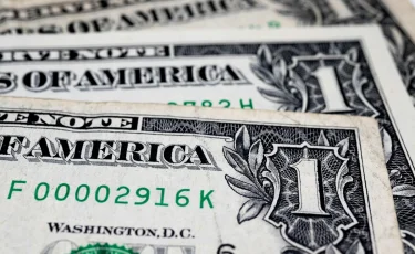 Споткнулся на повороте: что происходит с долларом в Казахстане