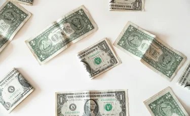 На пониженной скорости: что происходит с долларом в Казахстане