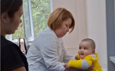 Дәрігер – балалардың жанашыры: Алматыда акция өтті