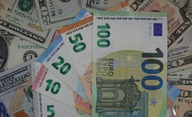 Курс доллара и евро в обменниках Алматы 9 мая 2025