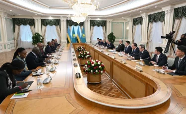 Глава государства провел встречу с Президентом Руанды Полем Кагаме в расширенном формате