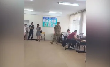 Со студенческих парт в армию: молодых людей забрали в военкомат из колледжа