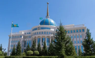 Глава государства принял вновь назначенного министра обороны