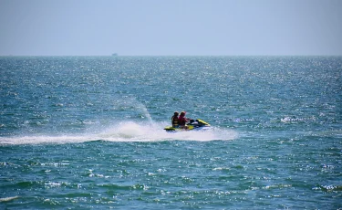 Солтүстік Қазақстанда адамдар мінген гидроцикл аударылып қалған