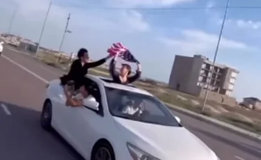 Глупость или вызов: в Актау подростки играют со смертью на дорогах